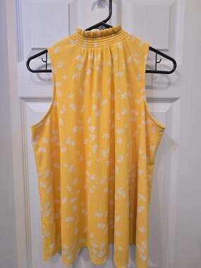 APT.9 Women's Yellow Floral Smocked Mock Neck Sleeveless Tank Top Size M